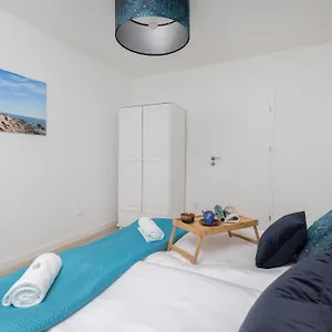 Apartament Gdańska Two-bedroom Brzeźno By Renters, Gdańsk